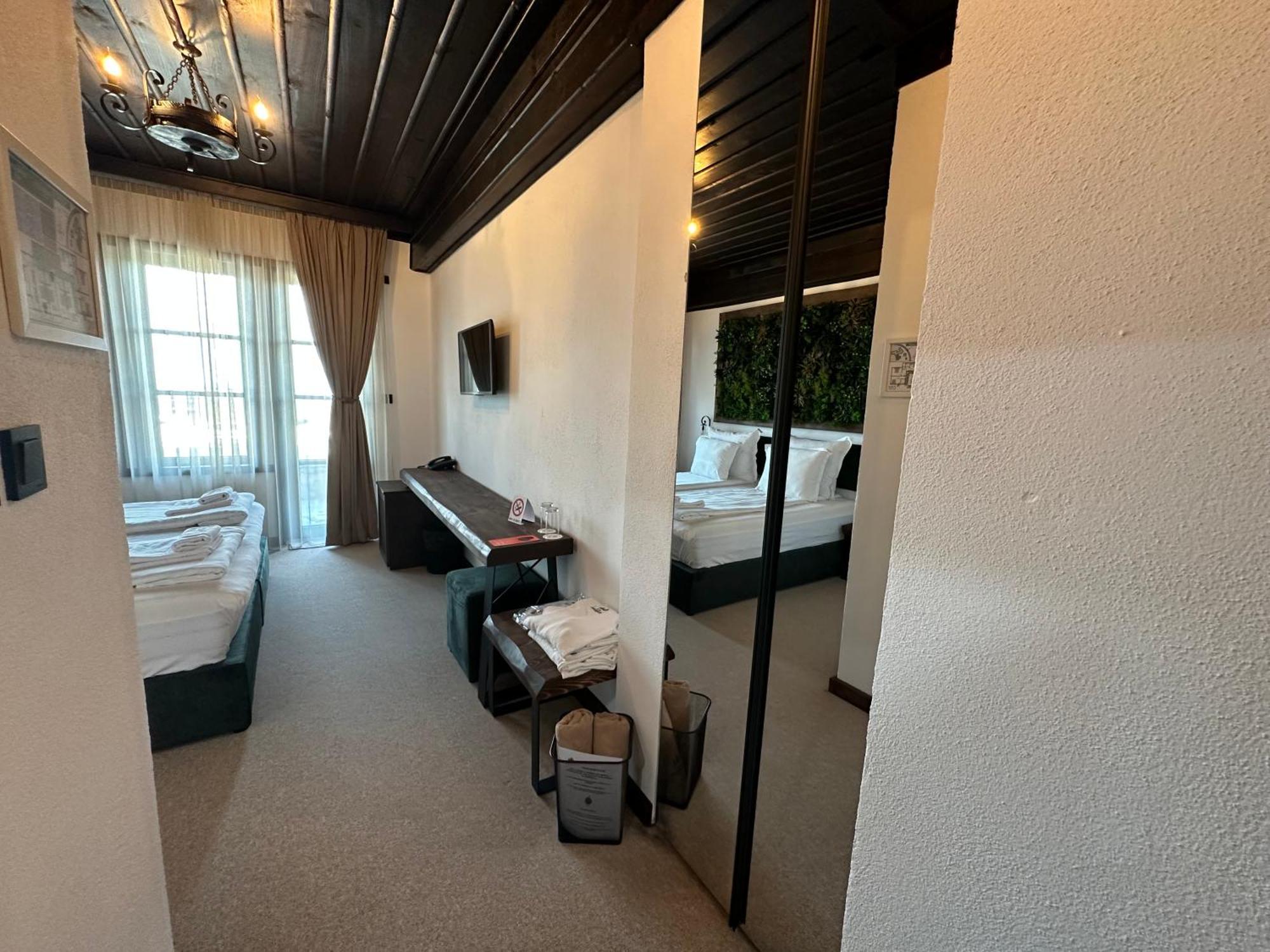 Hotel Leshten Eksteriør bilde