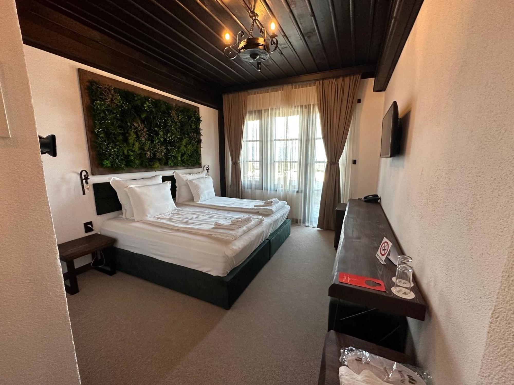 Hotel Leshten Eksteriør bilde