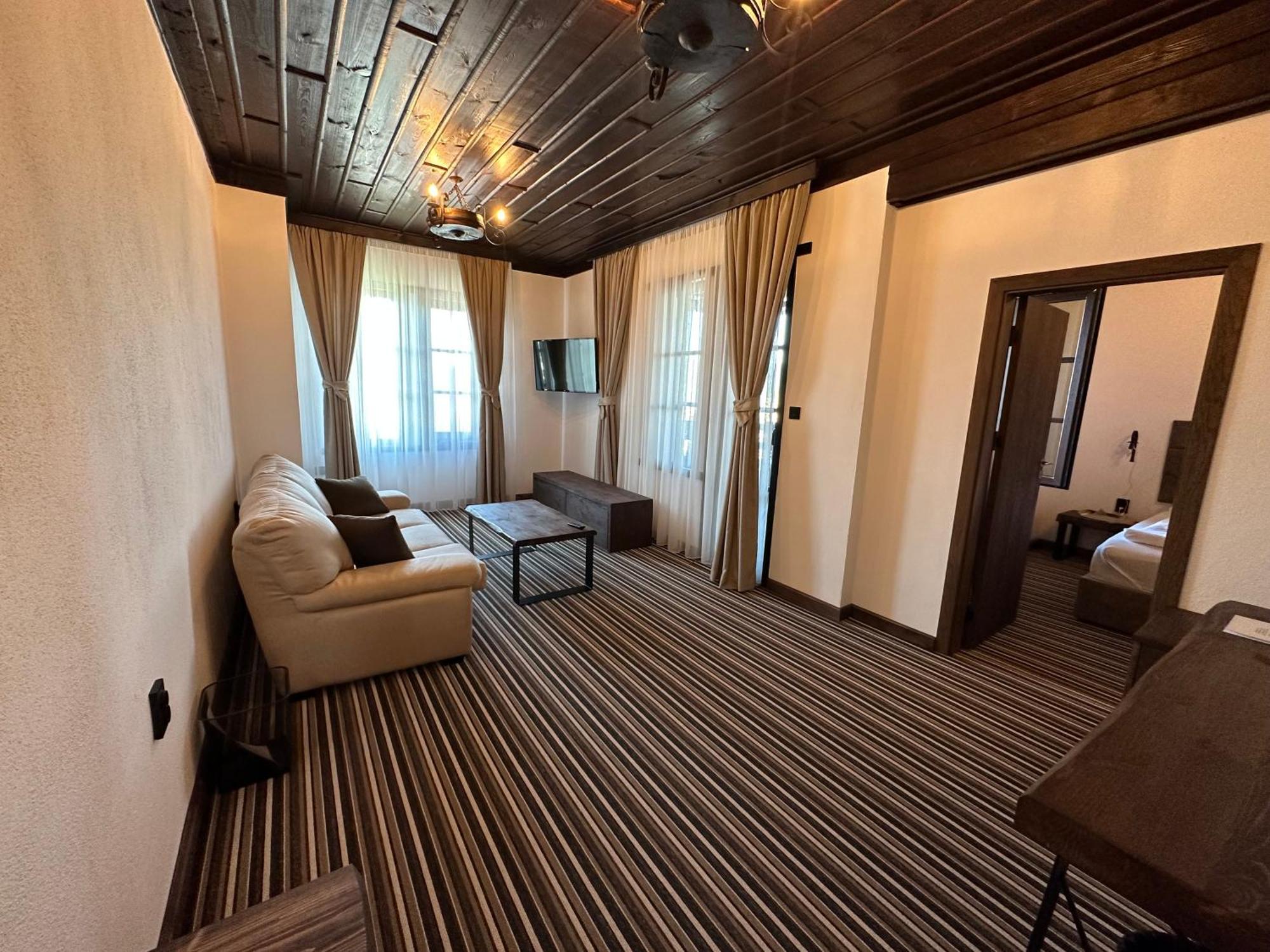 Hotel Leshten Eksteriør bilde