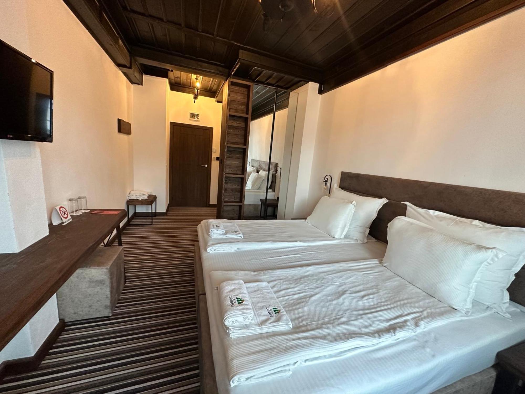 Hotel Leshten Eksteriør bilde