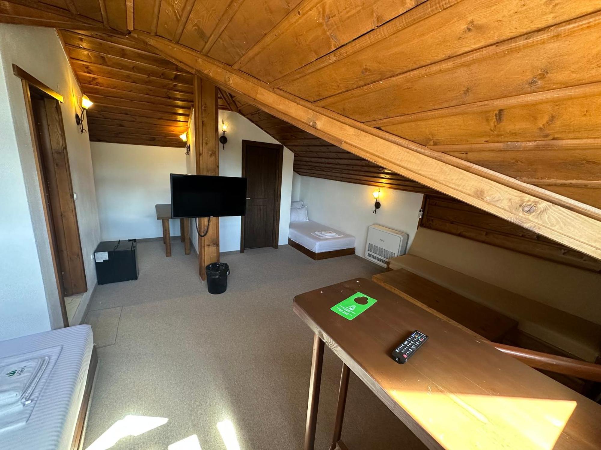 Hotel Leshten Eksteriør bilde